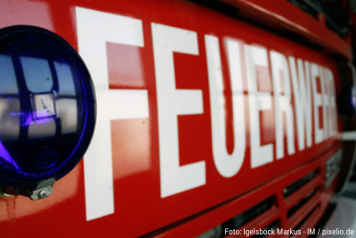 Scheune bei Isernhagen in Flammen